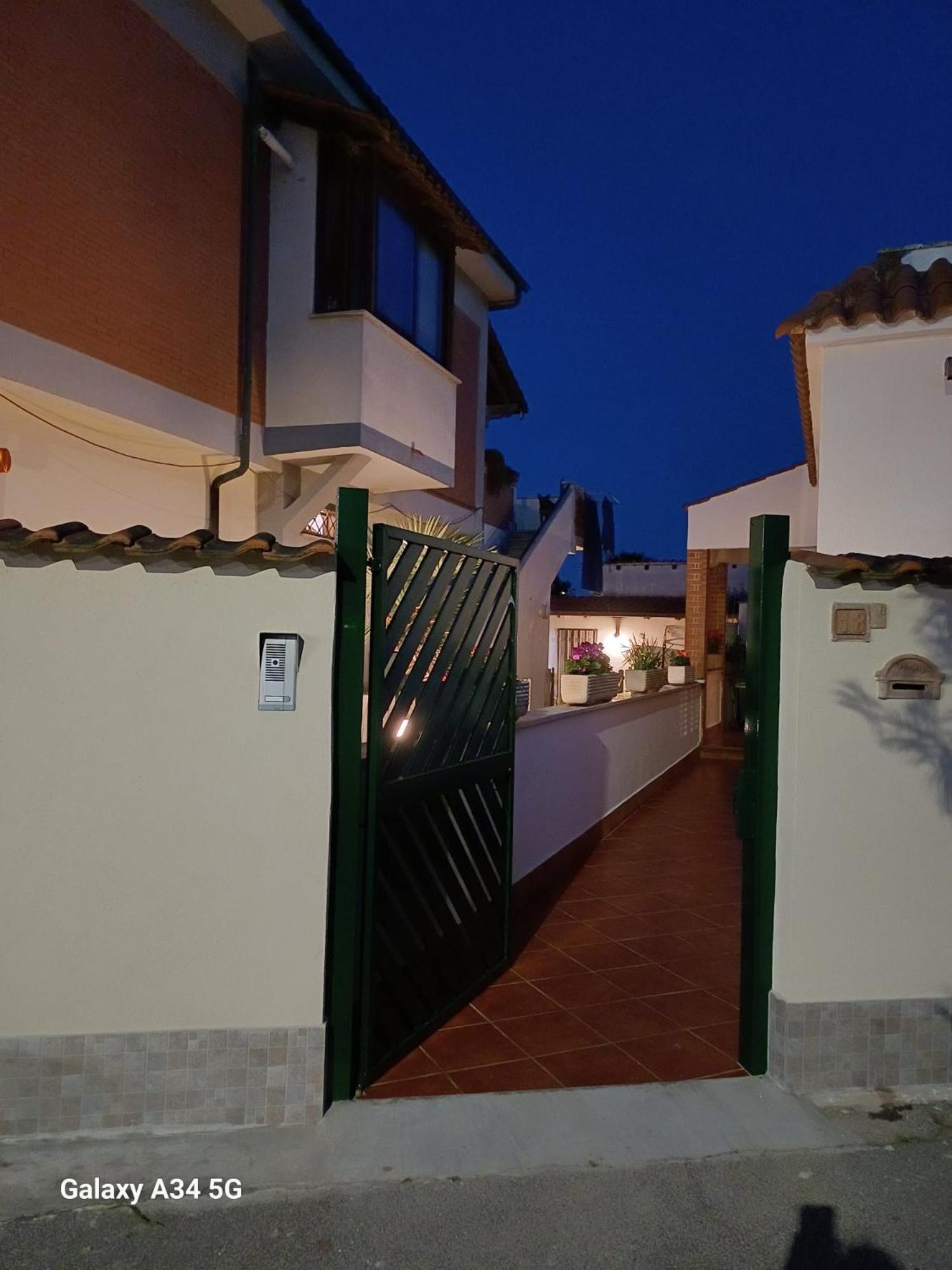 Civico18 Apartment Фиумичино Екстериор снимка